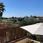 Lägenhet Light-Filled Apartment - Belas Clube De Campo